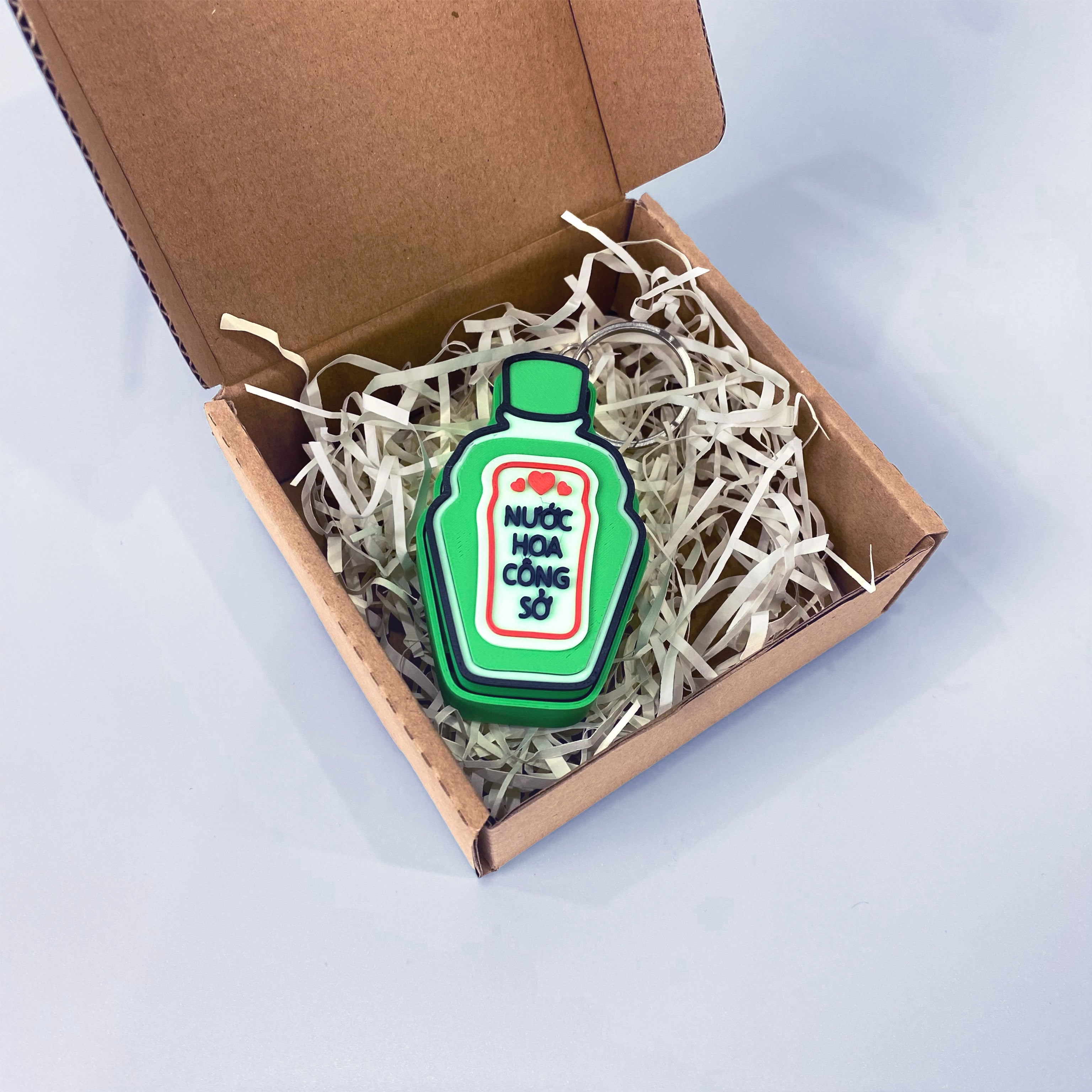 Móc Khóa Clicky Dầu Gió Xanh – Phụ Kiện Hài Hước Cho Dân Công Sở