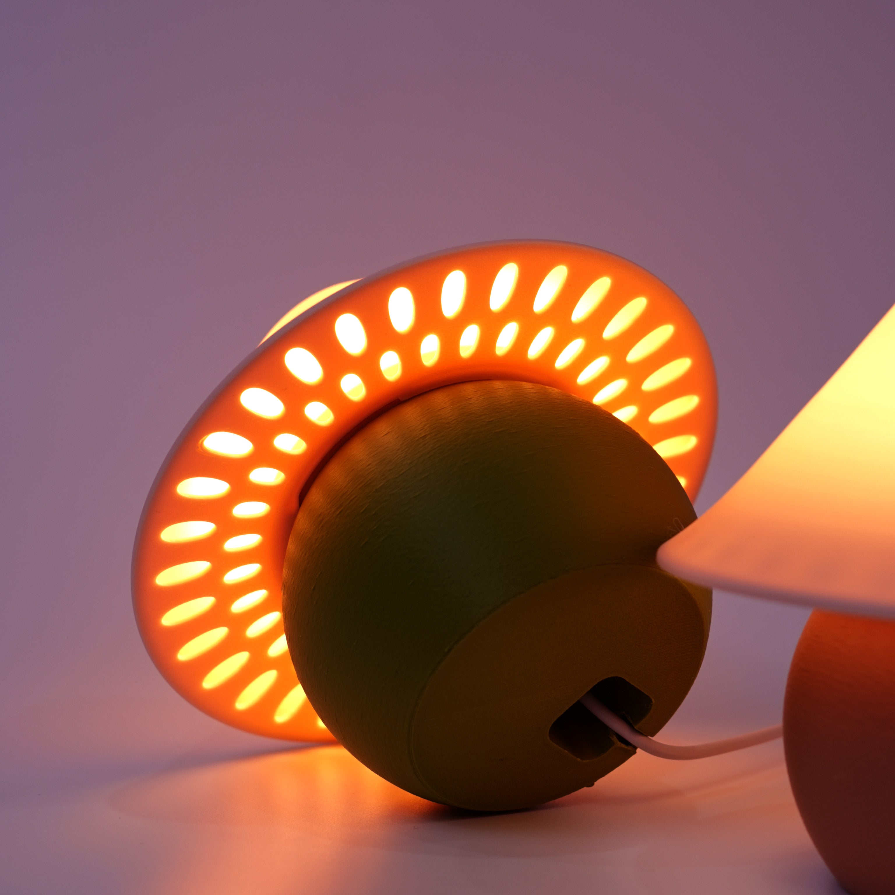Amber Dome Lamp – Đèn Ngủ Trang Trí Đầu Giường, Ánh Sáng Vàng Ấm Sang Trọng