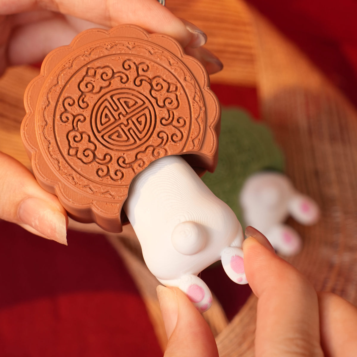 Móc Khóa Clicky Chú Thỏ Ham Ăn Nghịch Ngợm – Bấm Click Vui Tay