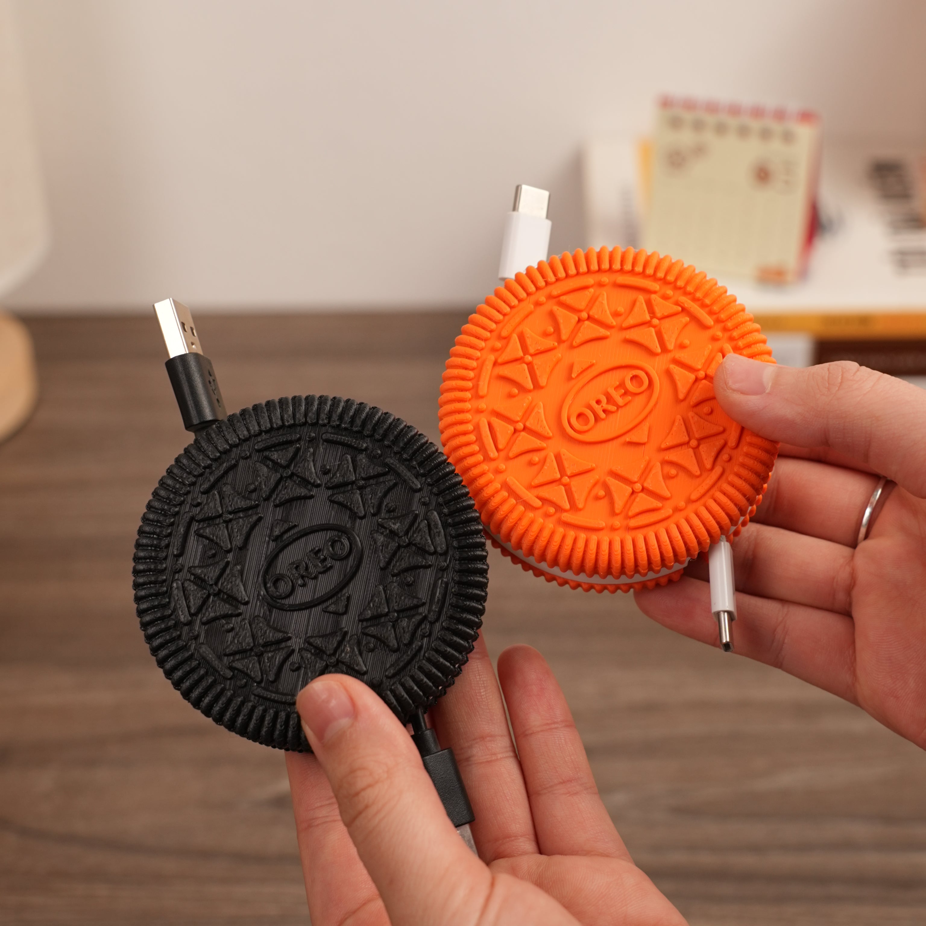Cuộn Thu Gọn Dây Sạc Oreo