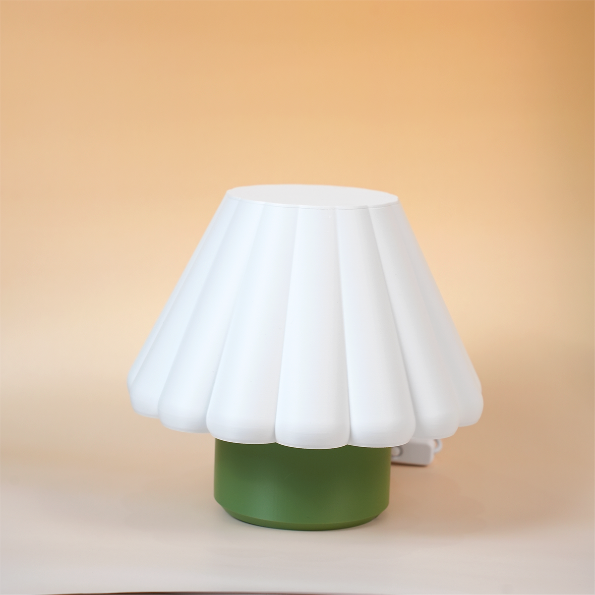 PleatGlow Lamp – Đèn Để Bàn Chụp Xếp Ly, Ánh Sáng Ấm Dịu Mắt