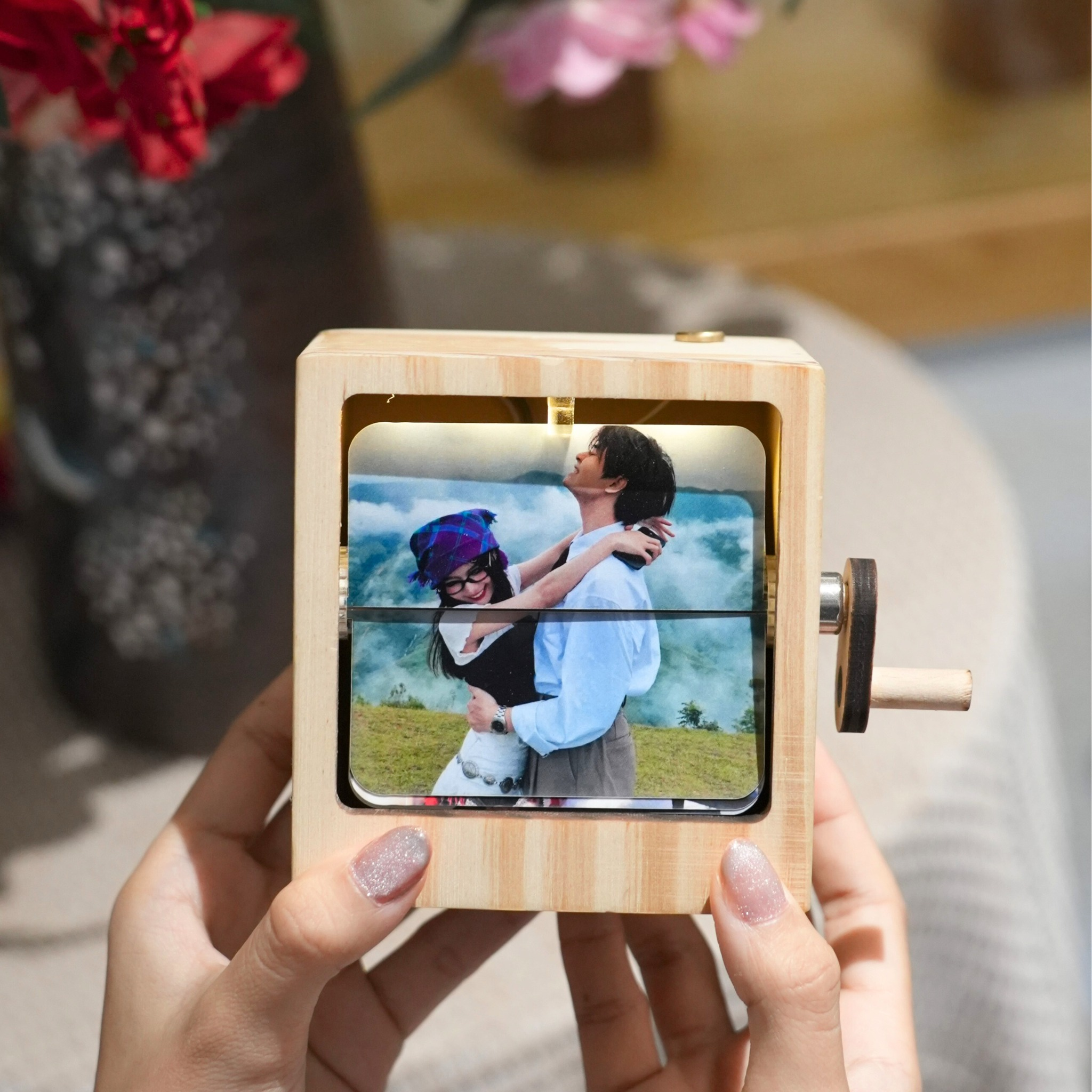 Hộp quay ảnh kỷ niệm - flip photo box - tích hợp đèn LED - in hình ảnh theo yêu cầu - Raccoonie